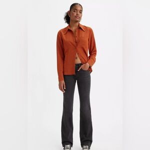 Levi’s women SUPERLOW BOOTCUT JEANS NWT color “black worn” in Size 27/32